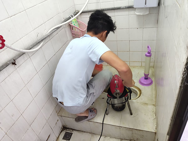 黄山肥皂掉到马桶里把马桶堵住了怎么办？马桶堵住了怎么办